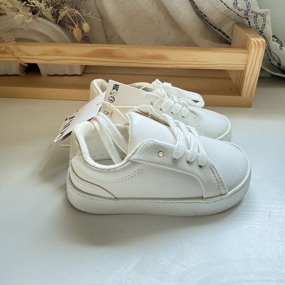 Zara White Kids Sneakers with Lace-Up Design - Picture 3 of 7